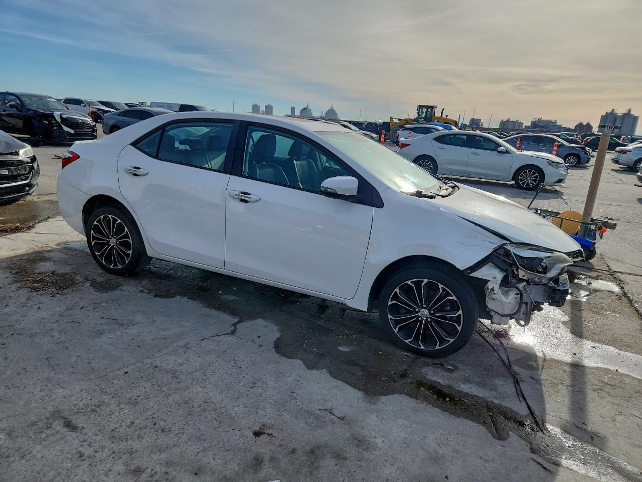 2014 TOYOTA COROLLA L photo 4