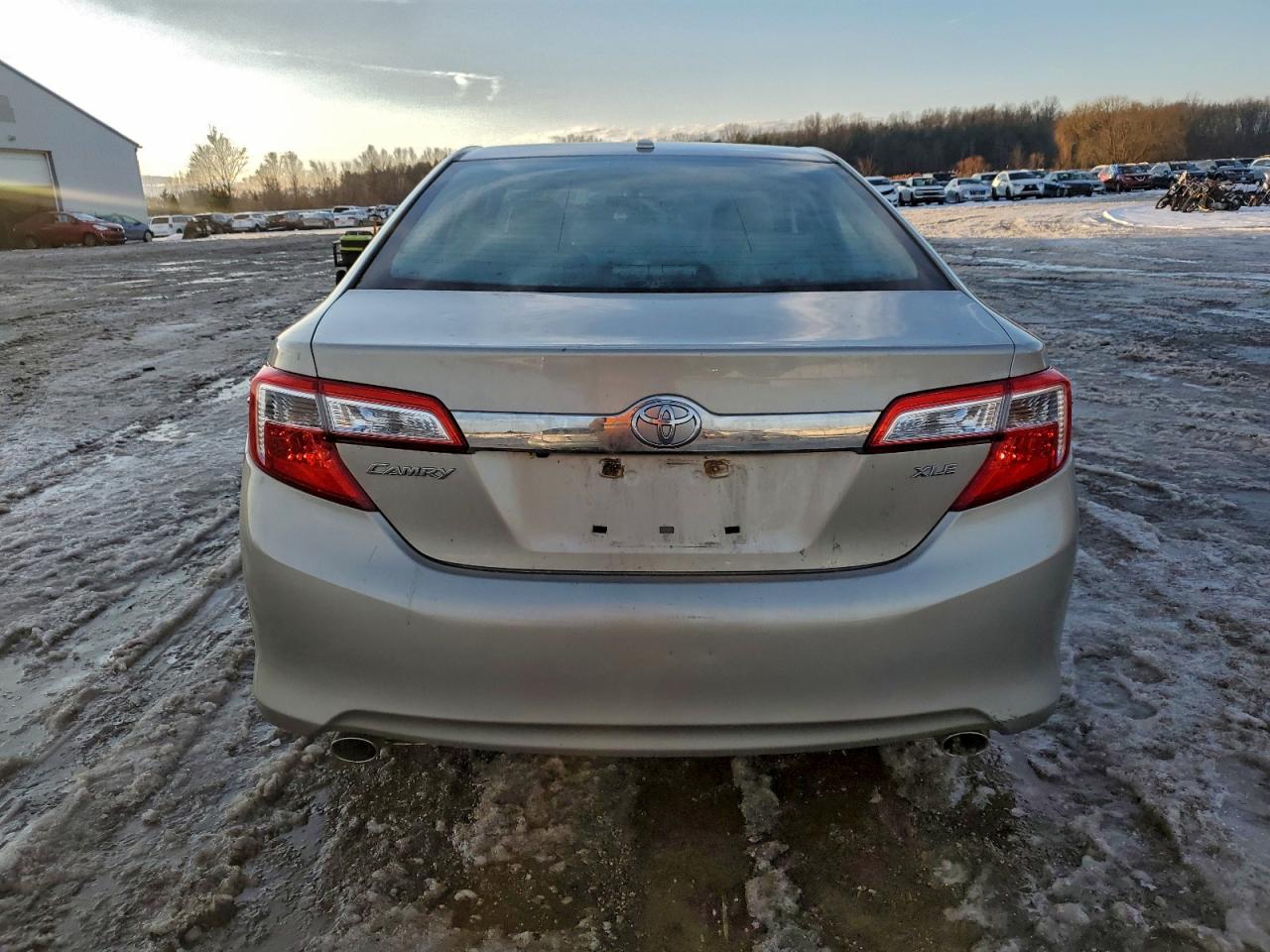 2013 TOYOTA CAMRY SE photo 6