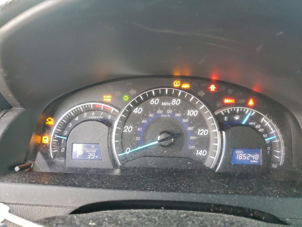 2013 TOYOTA CAMRY SE photo 9