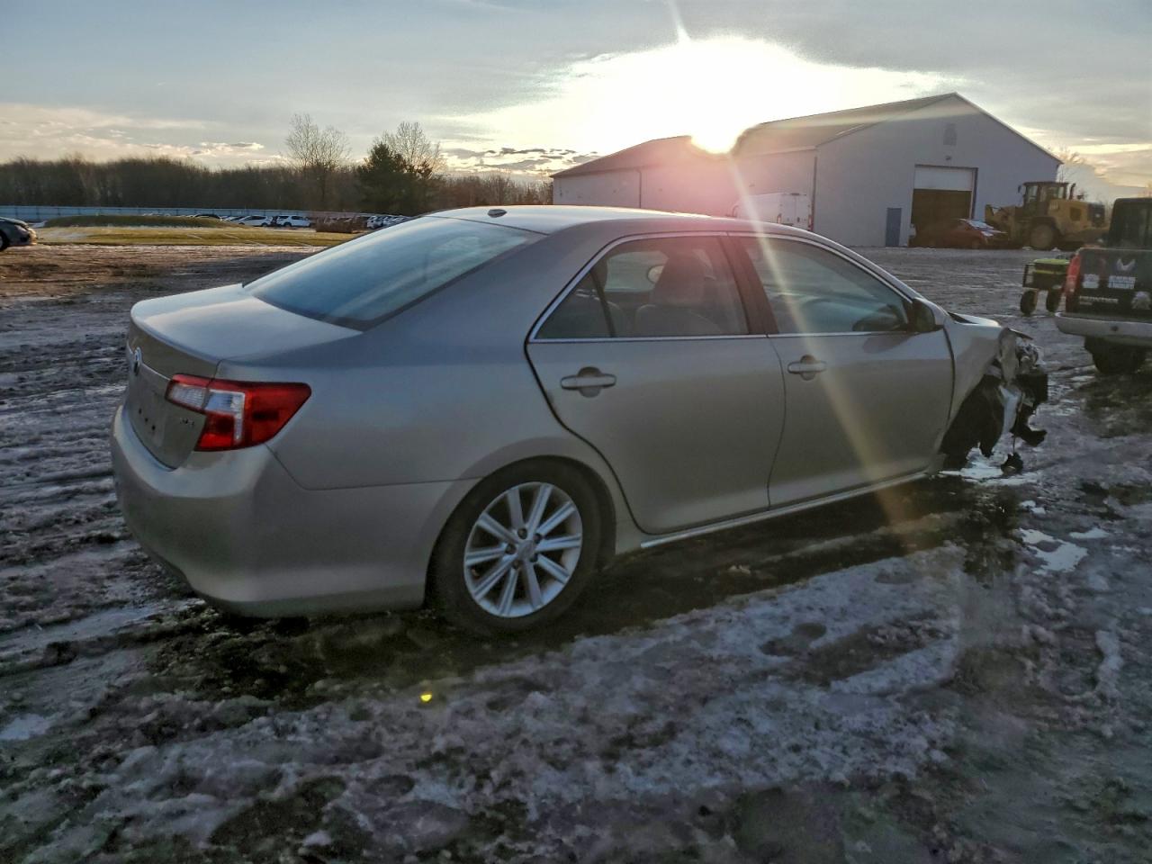 2013 TOYOTA CAMRY SE photo 3