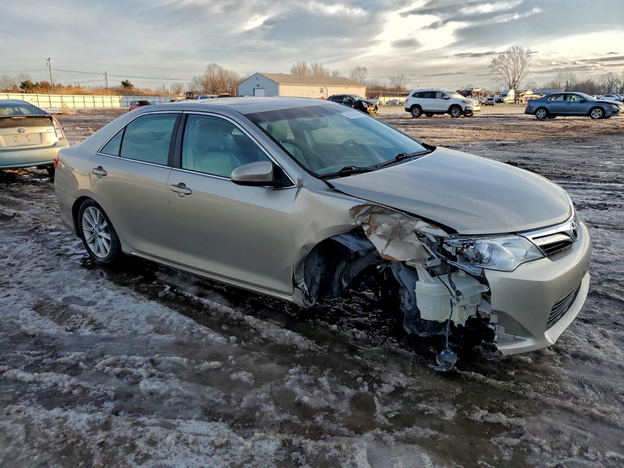 2013 TOYOTA CAMRY SE photo 4