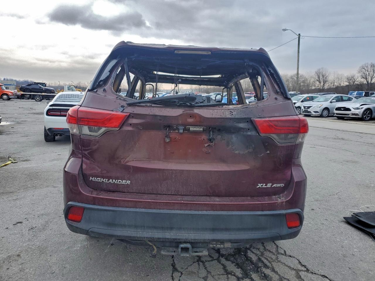 2018 TOYOTA HIGHLANDER SE photo 6