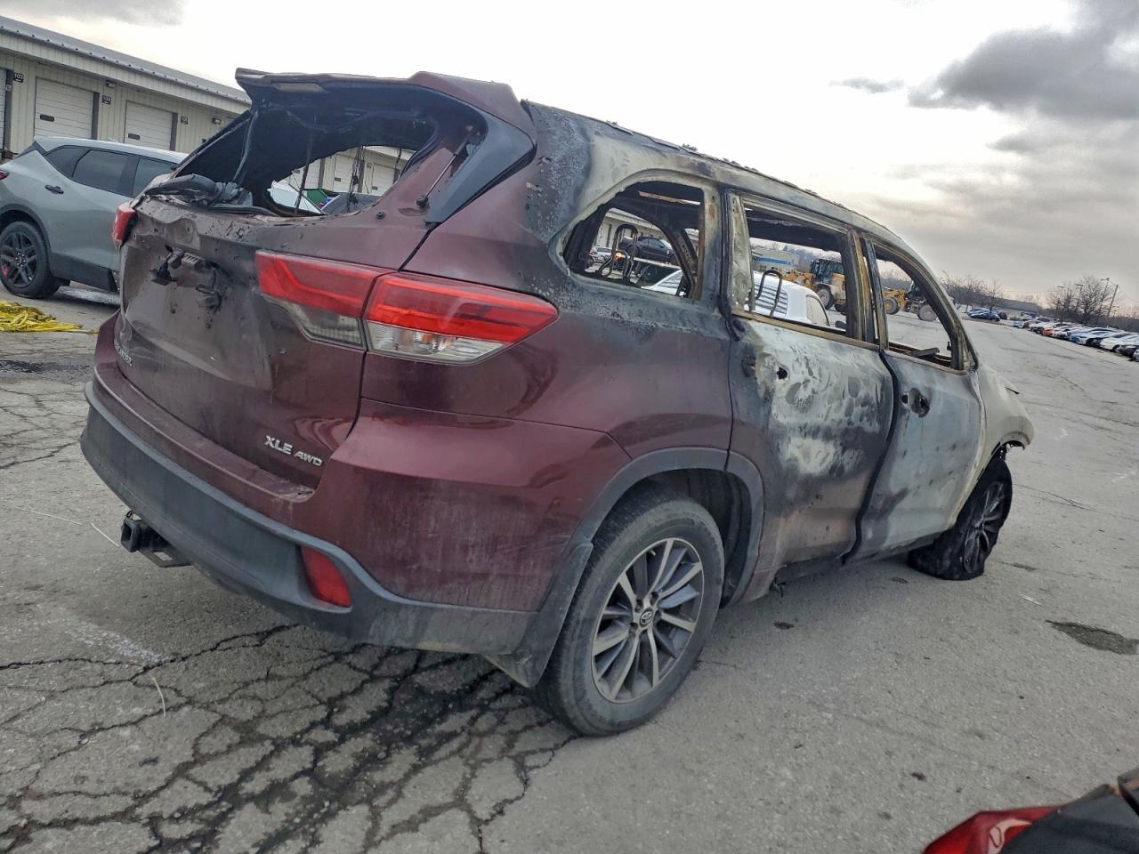 2018 TOYOTA HIGHLANDER SE photo 3