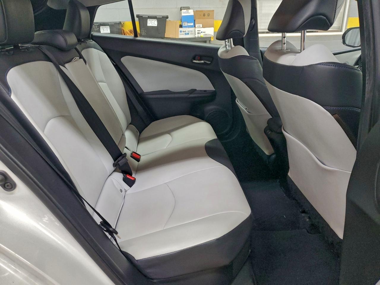2019 TOYOTA PRIUS photo 10