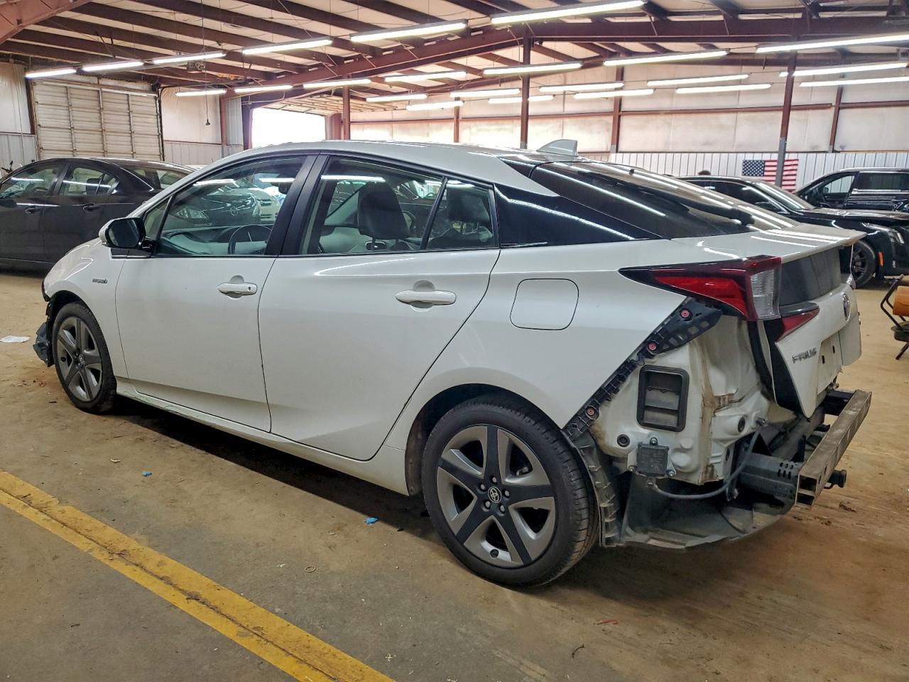 2019 TOYOTA PRIUS photo 2