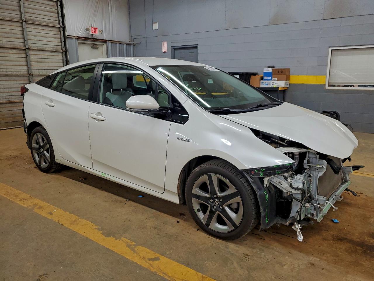 2019 TOYOTA PRIUS photo 4