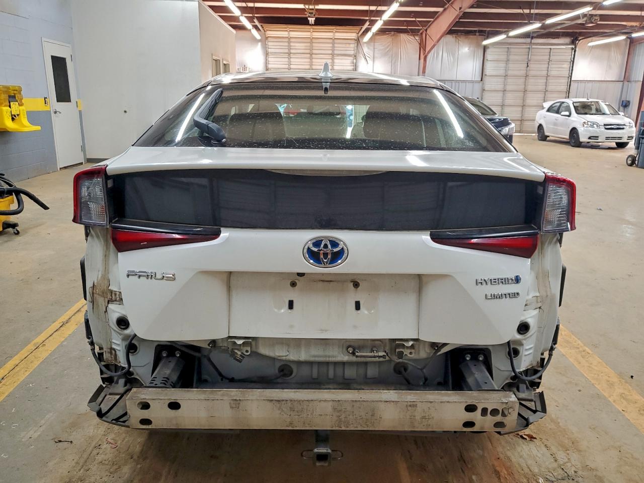 2019 TOYOTA PRIUS photo 6