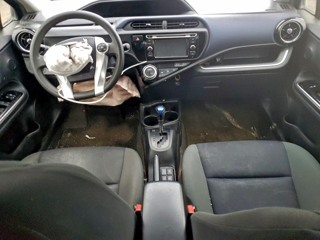2015 TOYOTA PRIUS C photo 8