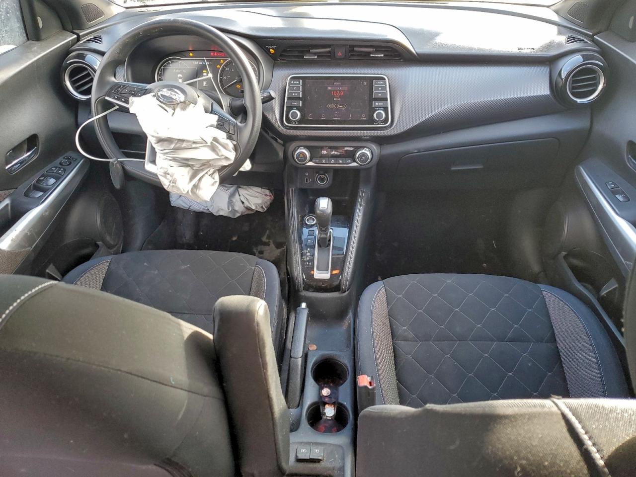 2018 NISSAN KICKS S photo 8