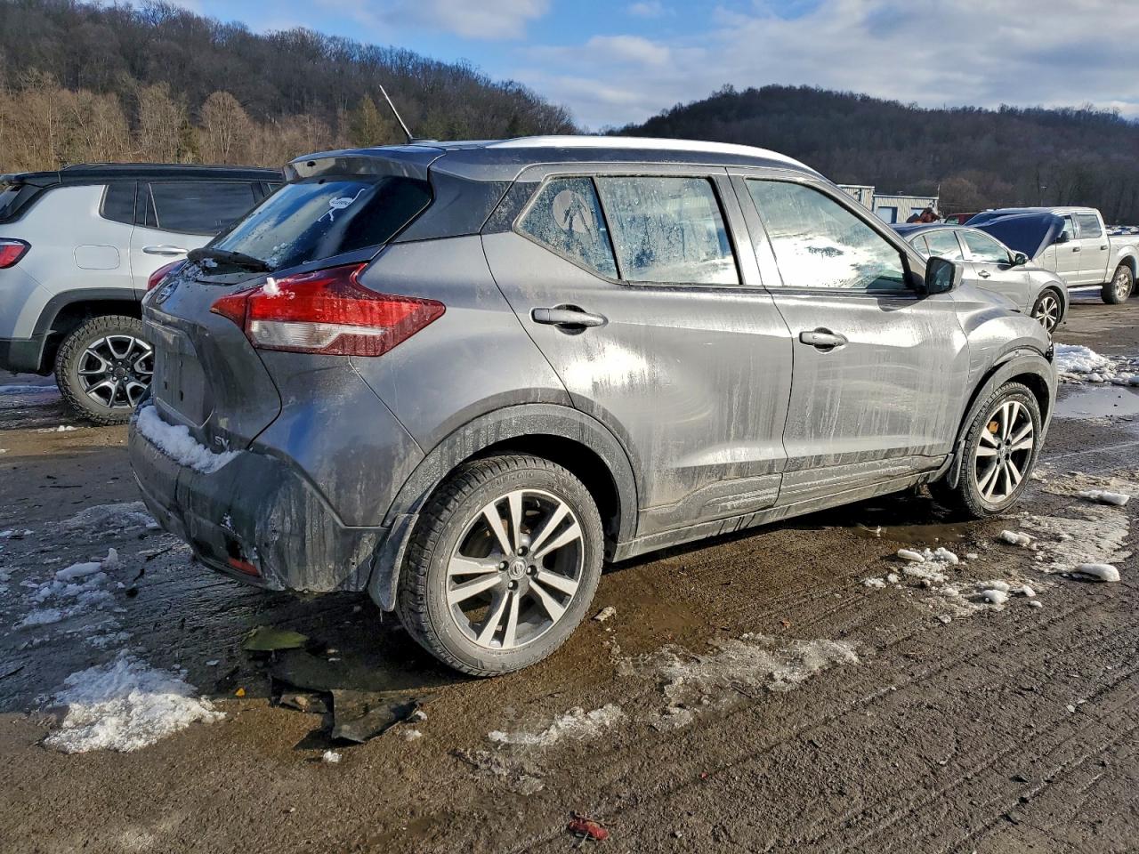2018 NISSAN KICKS S photo 3