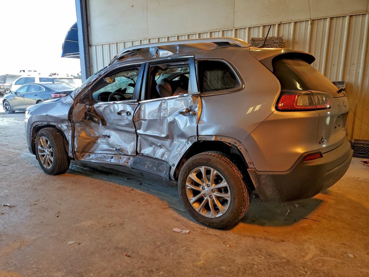 2019 JEEP CHEROKEE LATITUDE photo 2