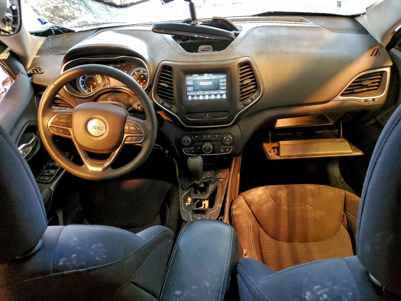 2019 JEEP CHEROKEE LATITUDE photo 8