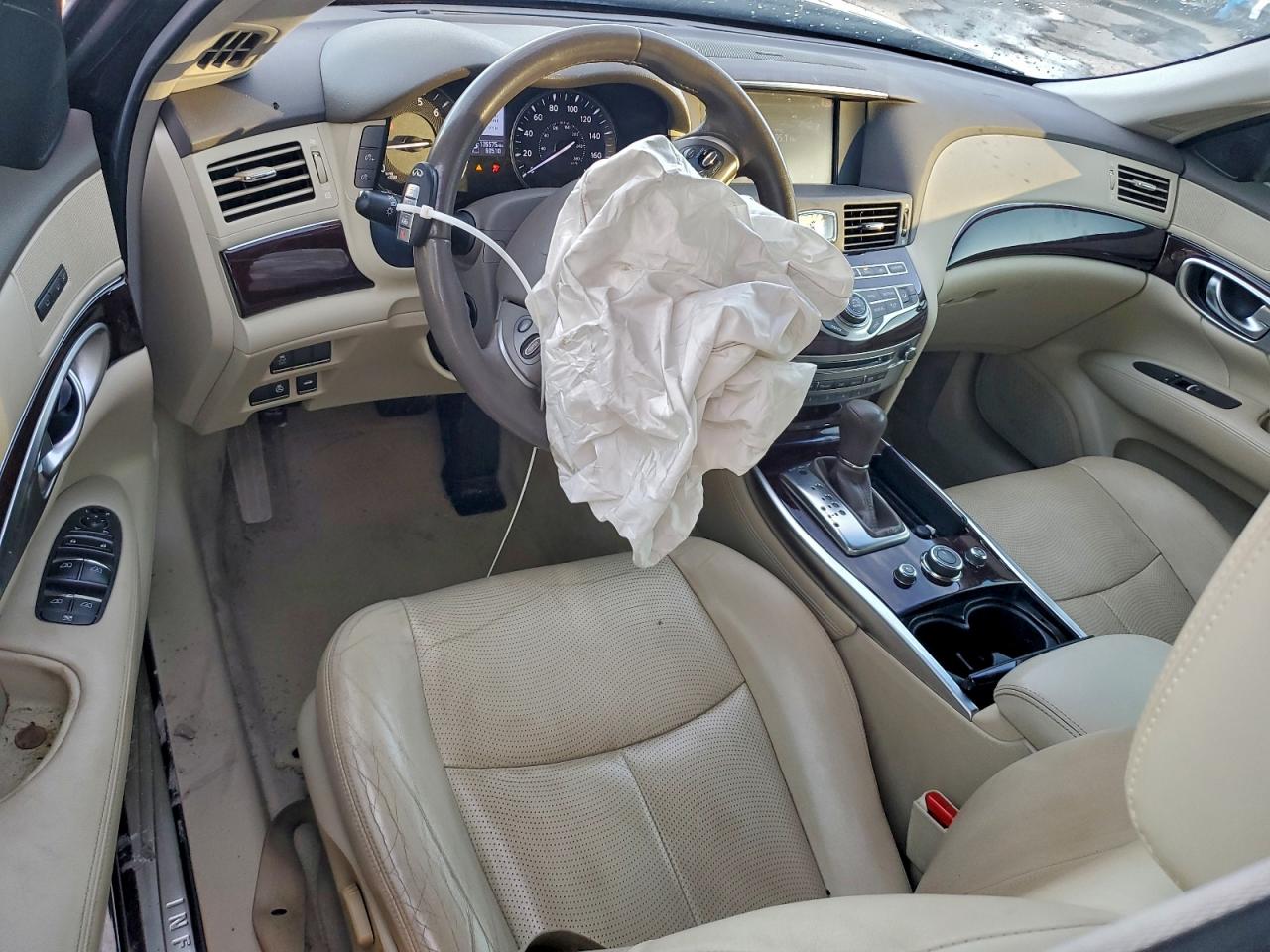 2015 INFINITI Q70L 3.7 photo 8