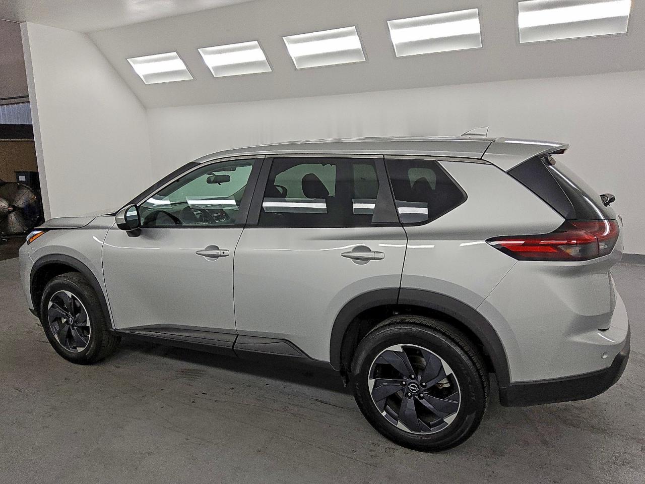 2025 NISSAN ROGUE SV photo 2