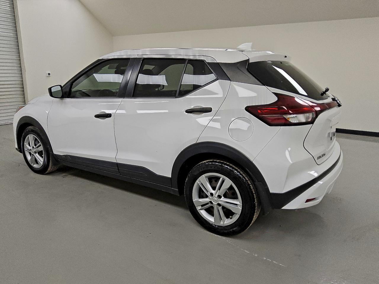 2021 NISSAN KICKS S photo 2