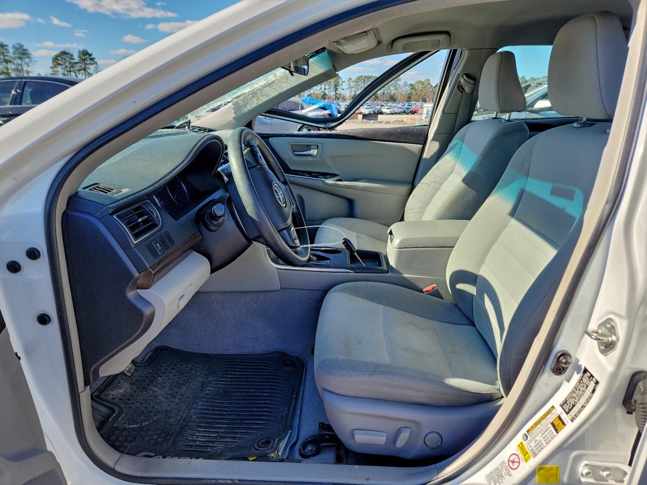 2016 TOYOTA CAMRY LE photo 7