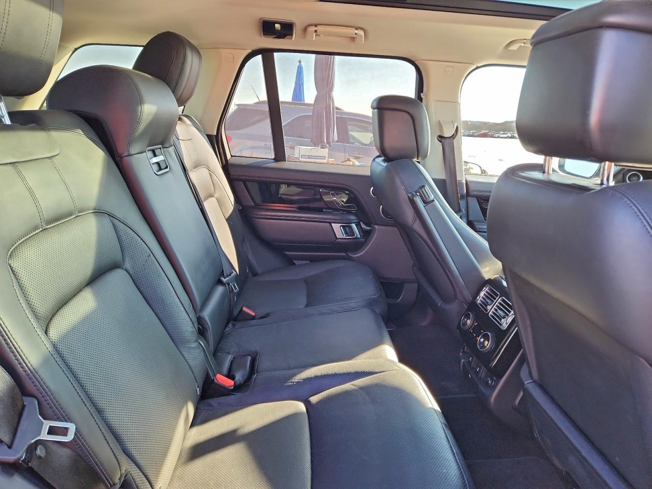 2018 LAND ROVER RANGE ROVER HSE photo 11