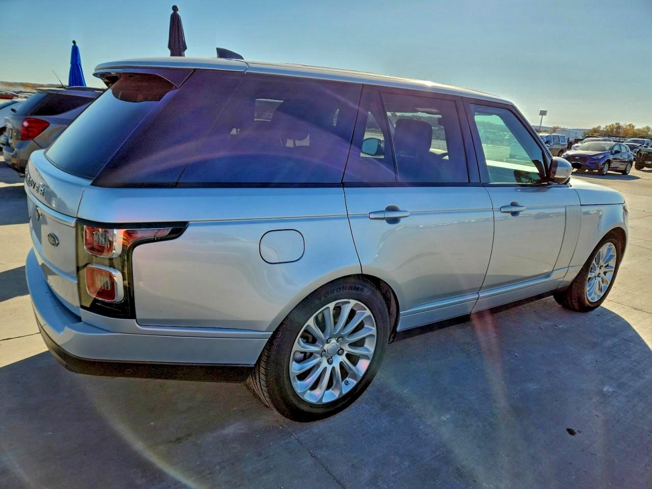 2018 LAND ROVER RANGE ROVER HSE photo 3