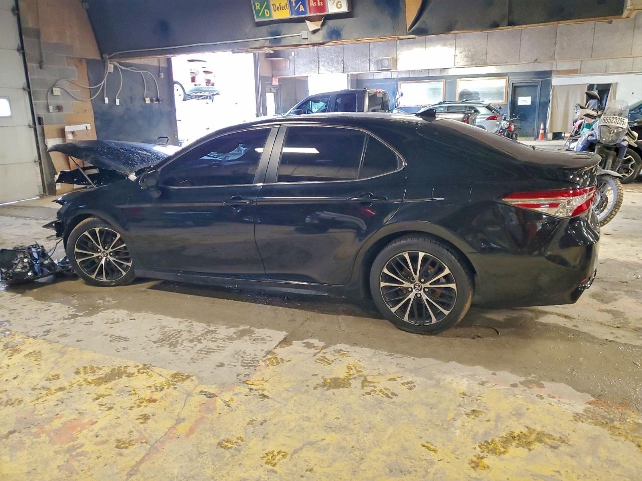 2020 TOYOTA CAMRY SE photo 2