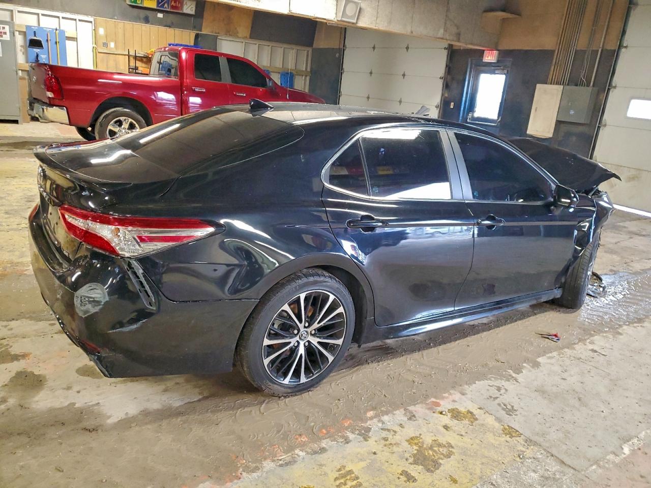 2020 TOYOTA CAMRY SE photo 3