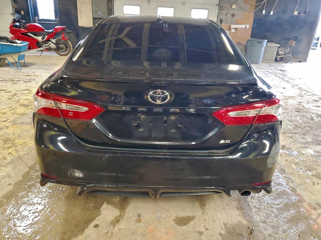 2020 TOYOTA CAMRY SE photo 6