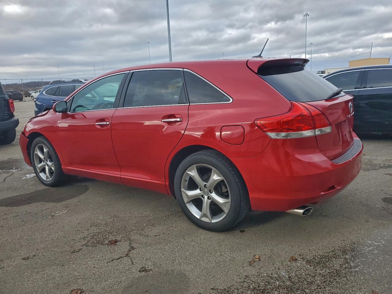 2009 TOYOTA VENZA photo 2