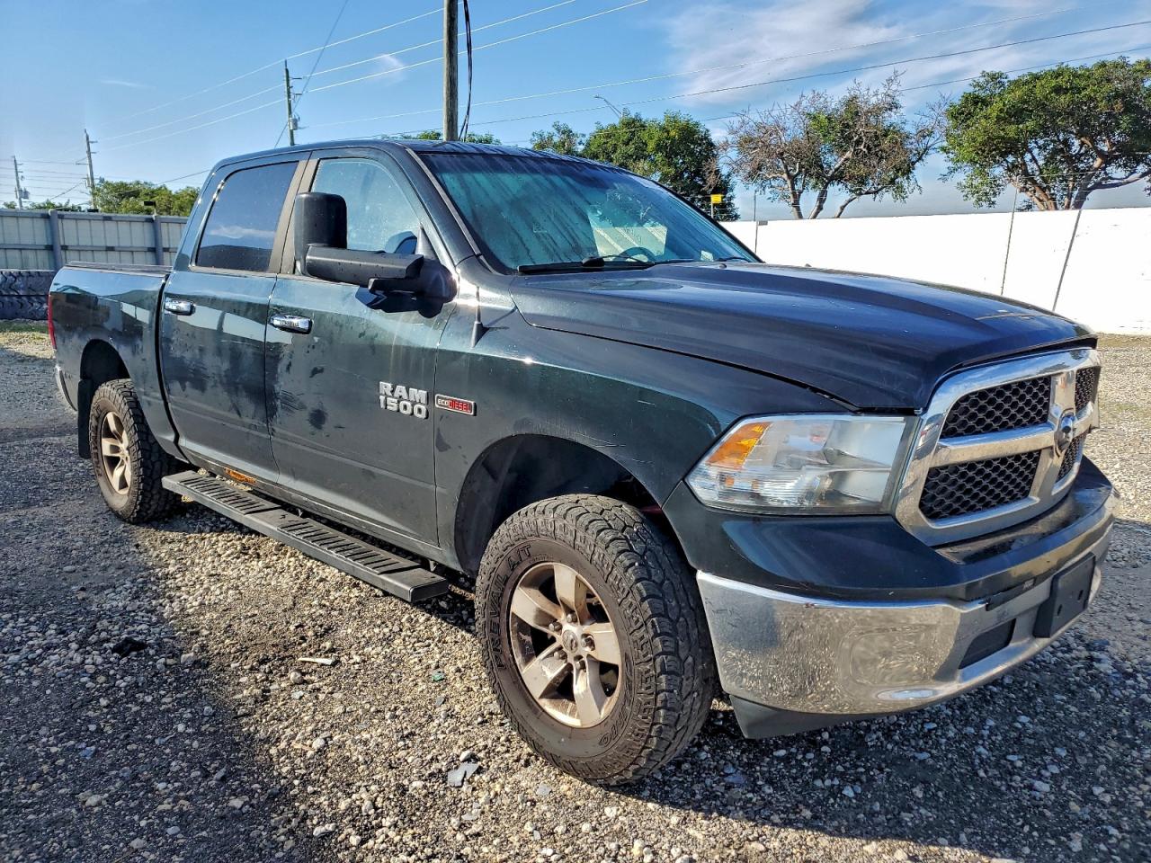 2015 RAM 1500 SLT photo 4