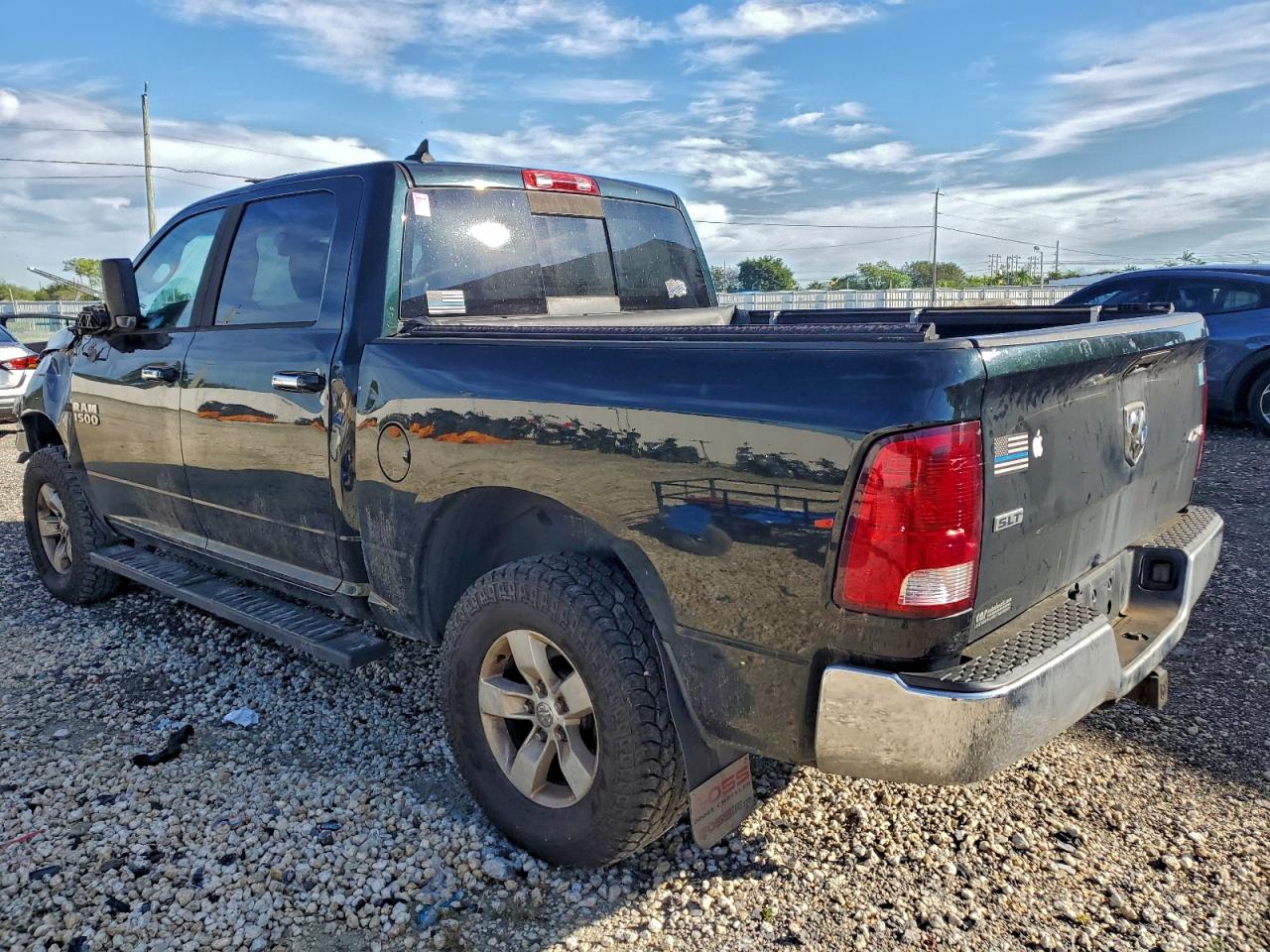 2015 RAM 1500 SLT photo 2