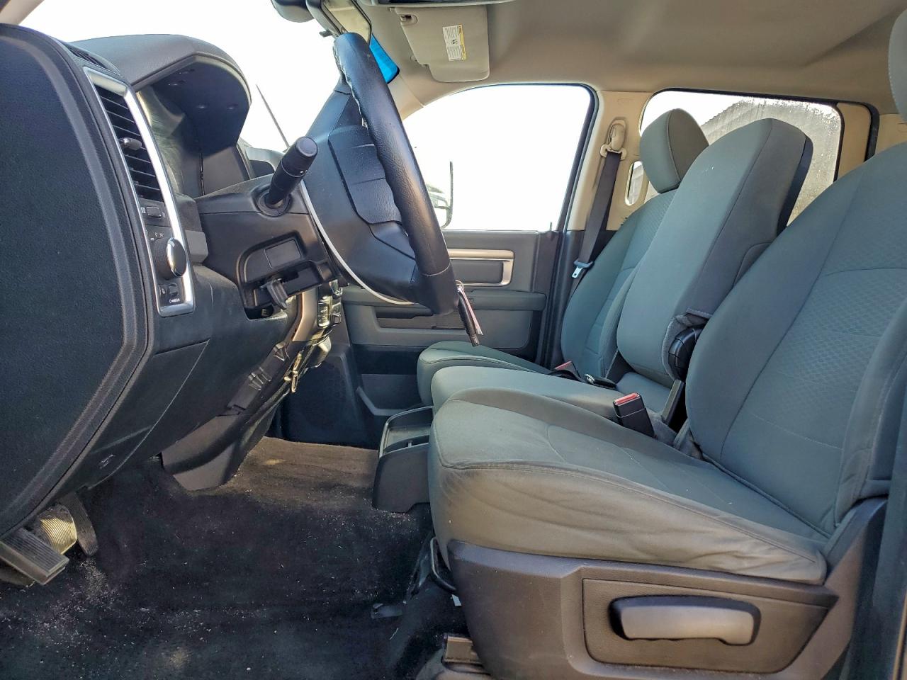 2015 RAM 1500 SLT photo 7