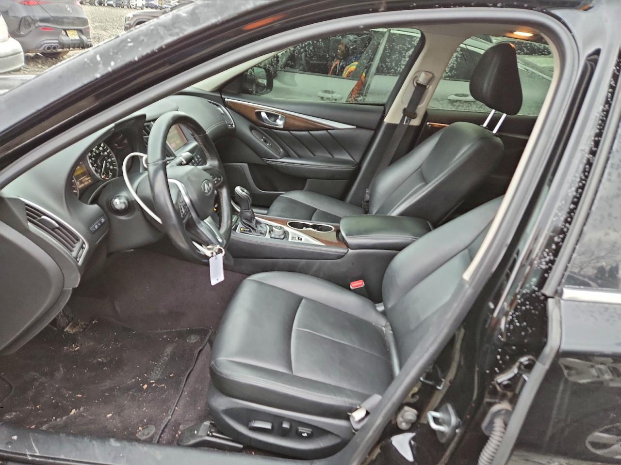 2018 INFINITI Q50 LUXE photo 7