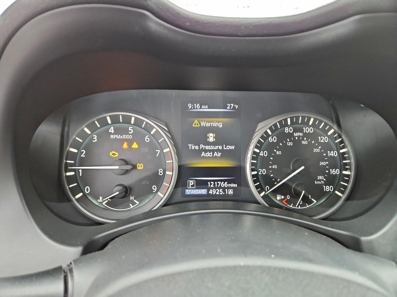 2018 INFINITI Q50 LUXE photo 9