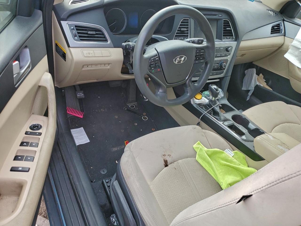 2017 HYUNDAI SONATA SE photo 8