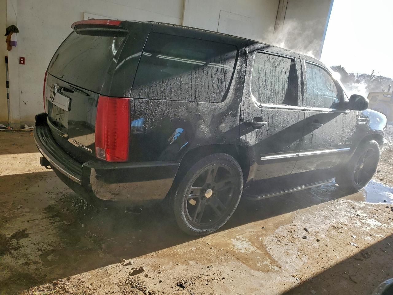 2007 CADILLAC ESCALADE LUXURY photo 3