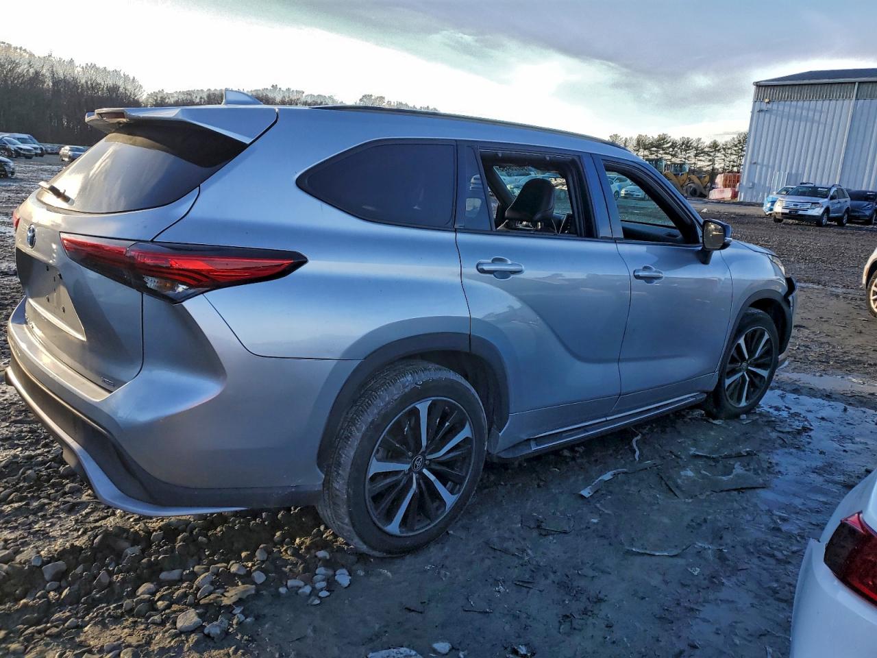 2022 TOYOTA HIGHLANDER XSE photo 3