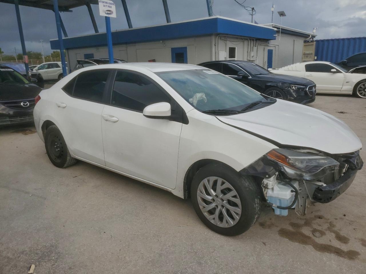 2017 TOYOTA COROLLA L photo 4