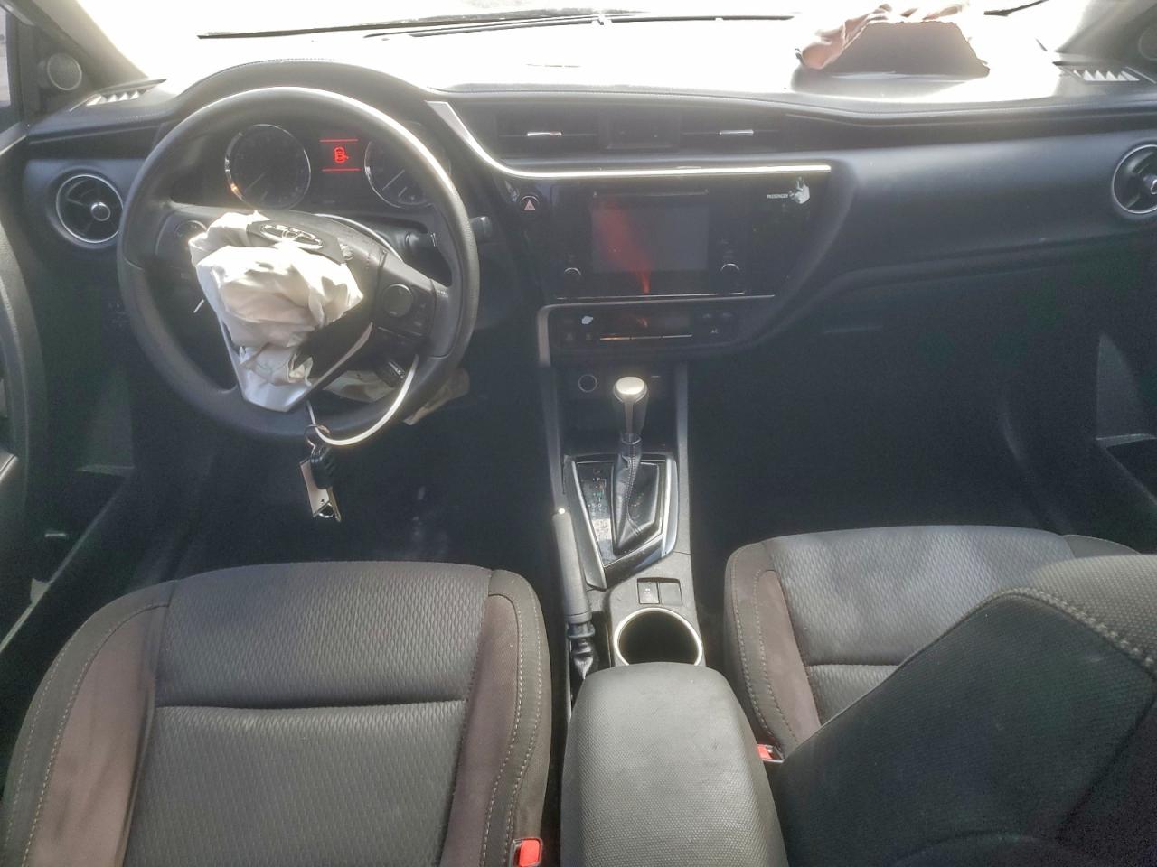 2017 TOYOTA COROLLA L photo 8
