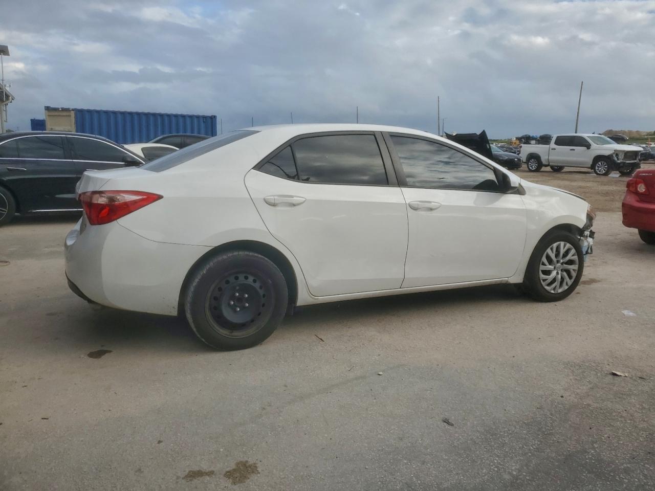 2017 TOYOTA COROLLA L photo 3