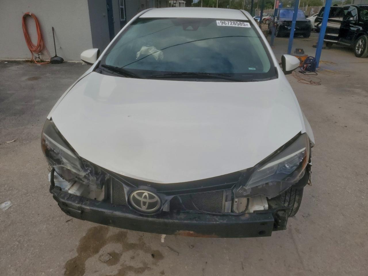 2017 TOYOTA COROLLA L photo 5