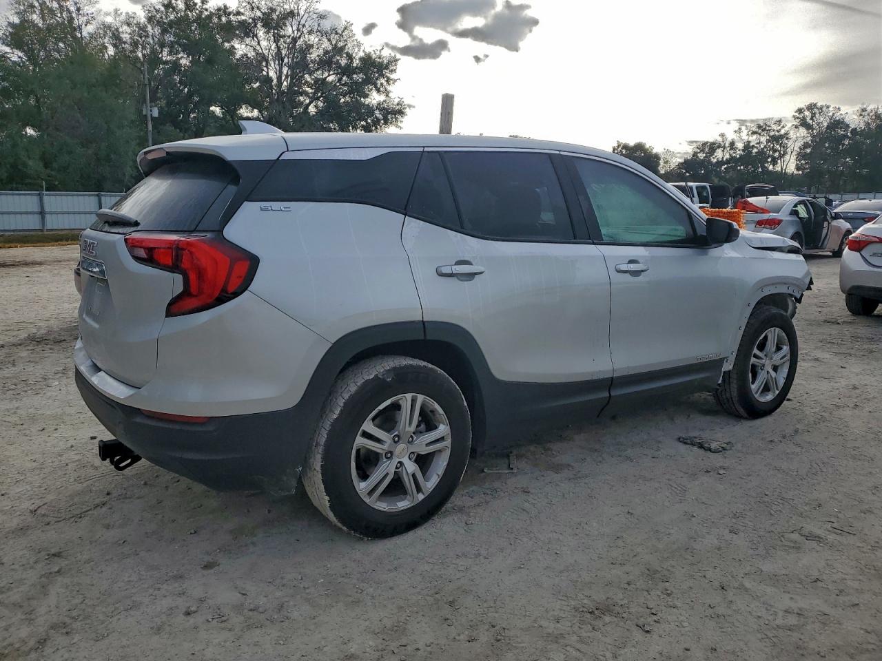 2019 GMC TERRAIN SLE photo 3