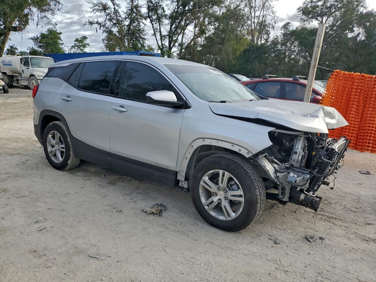 2019 GMC TERRAIN SLE photo 4