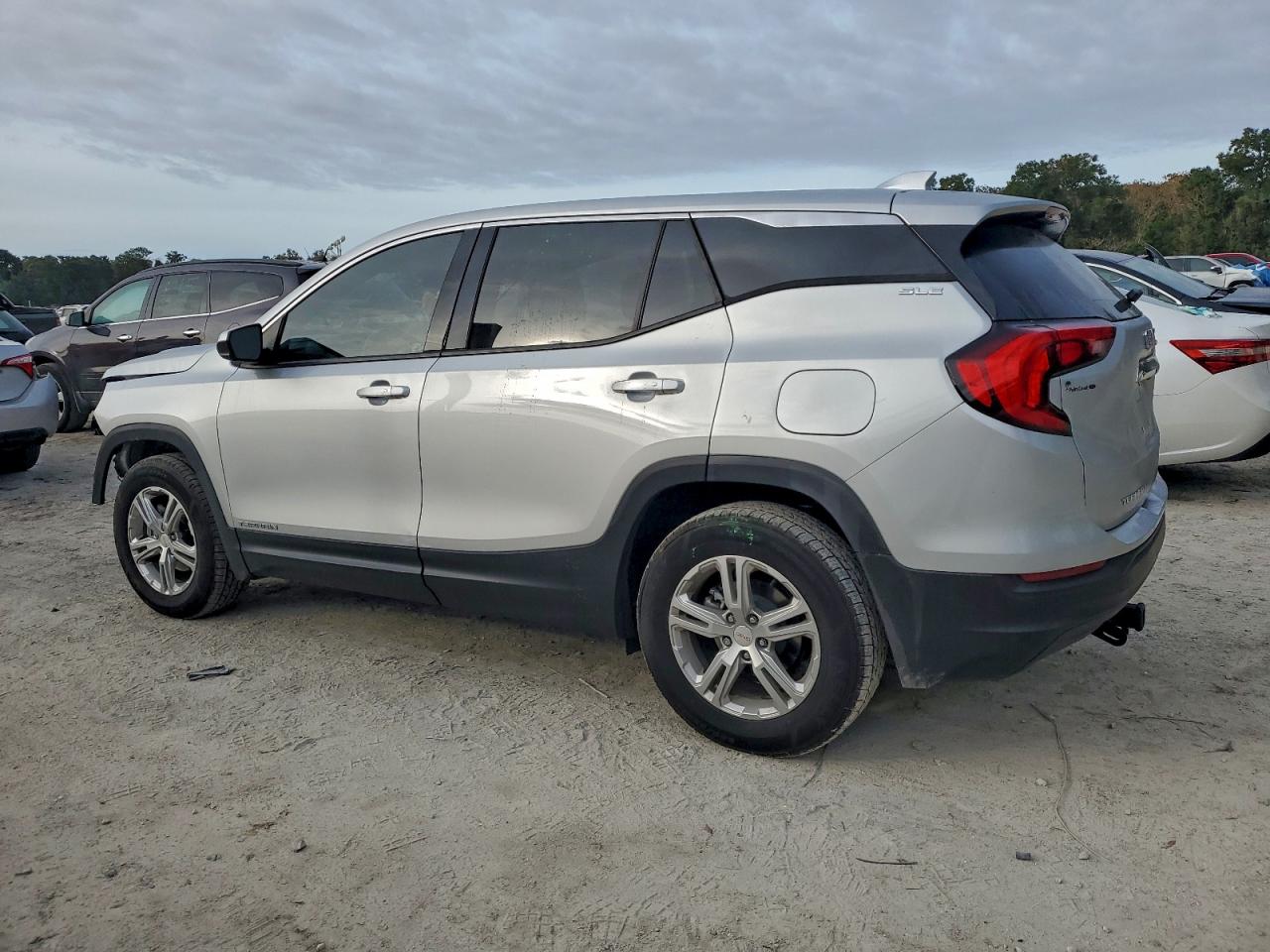2019 GMC TERRAIN SLE photo 2