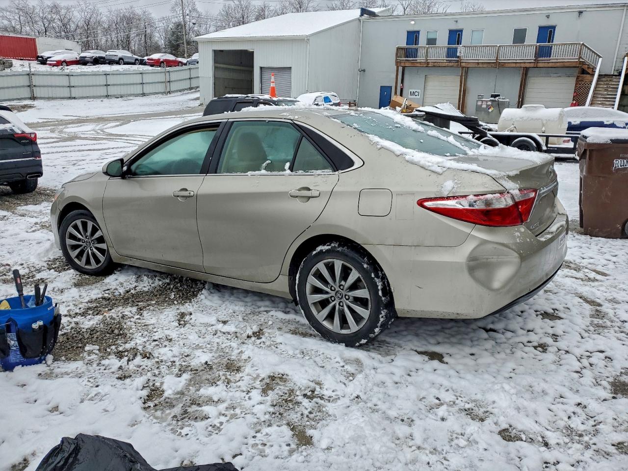 2017 TOYOTA CAMRY LE photo 2