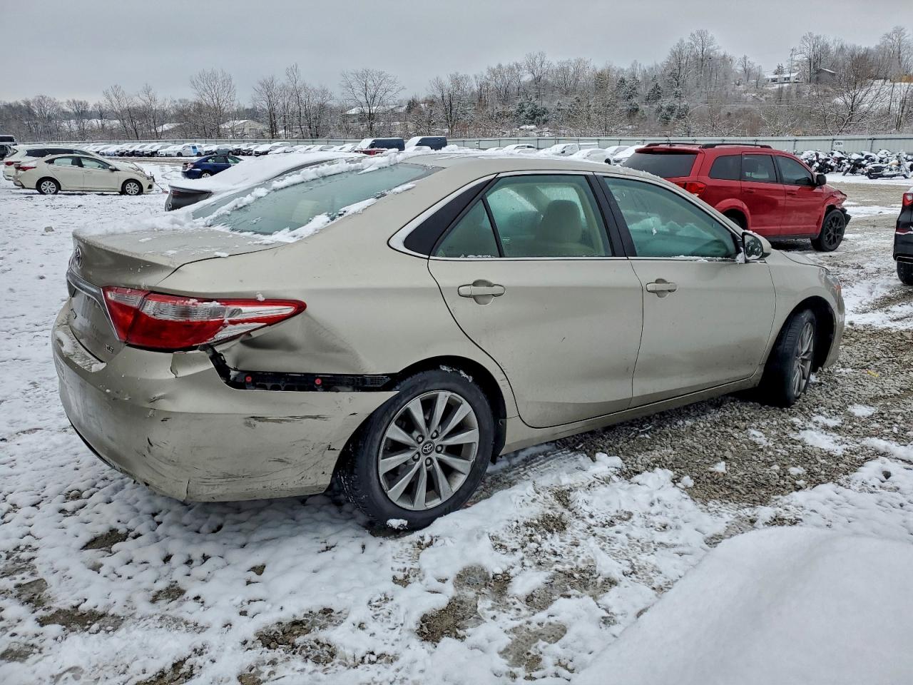 2017 TOYOTA CAMRY LE photo 3