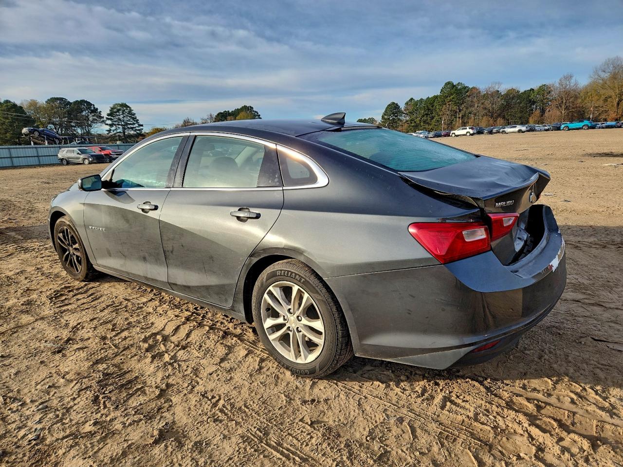2018 CHEVROLET MALIBU LT photo 2