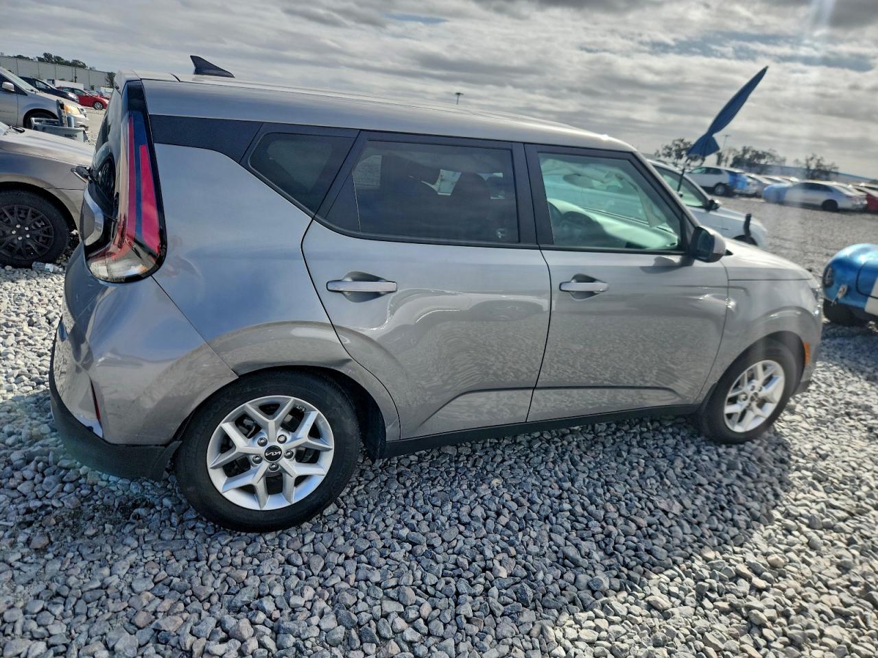 2024 KIA SOUL LX photo 3