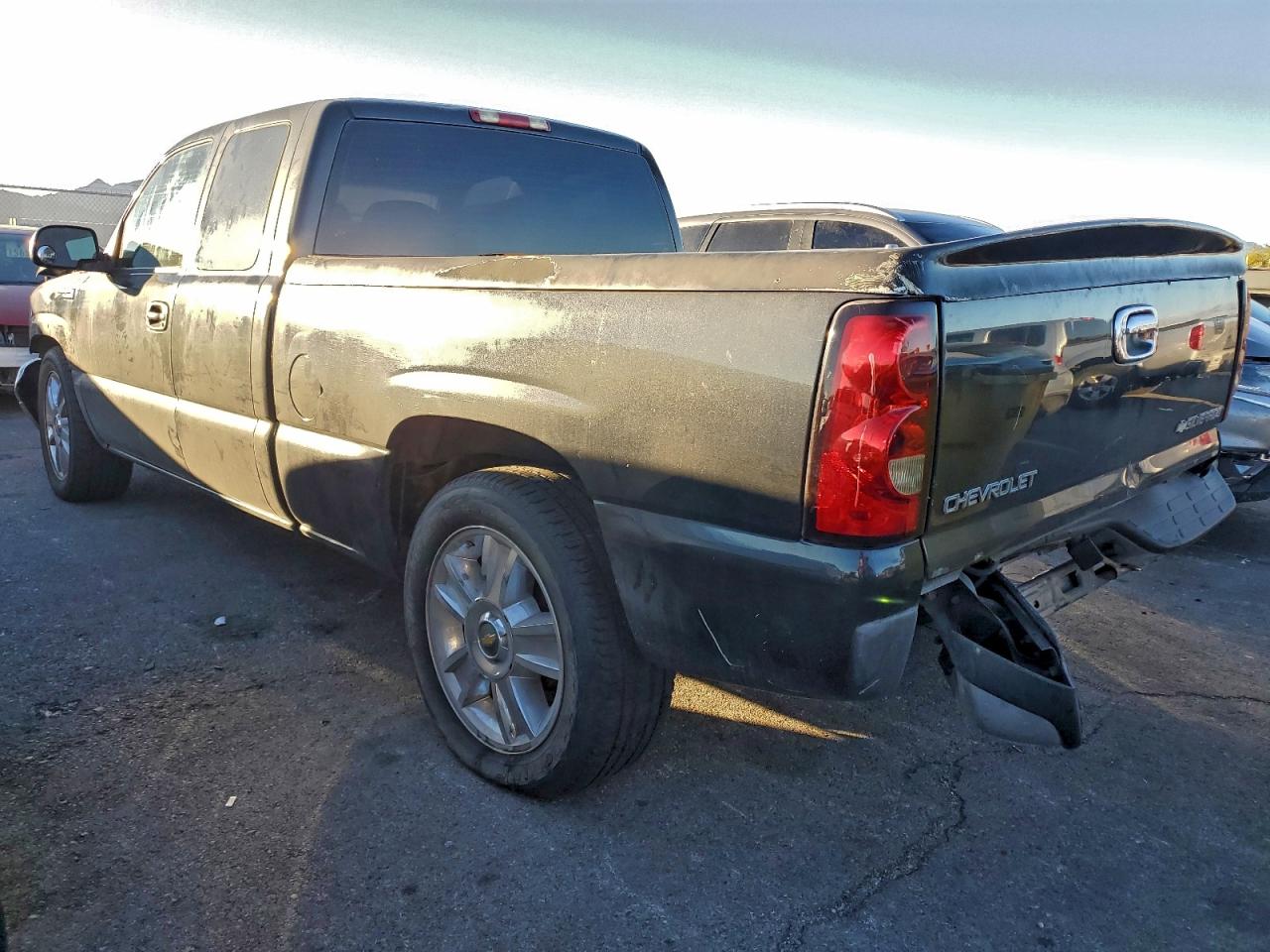 2005 CHEVROLET SILVERADO C1500 photo 2