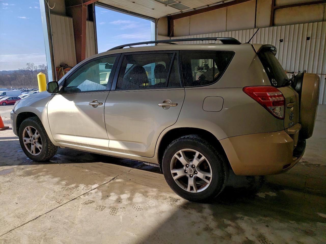 2011 TOYOTA RAV4 photo 4