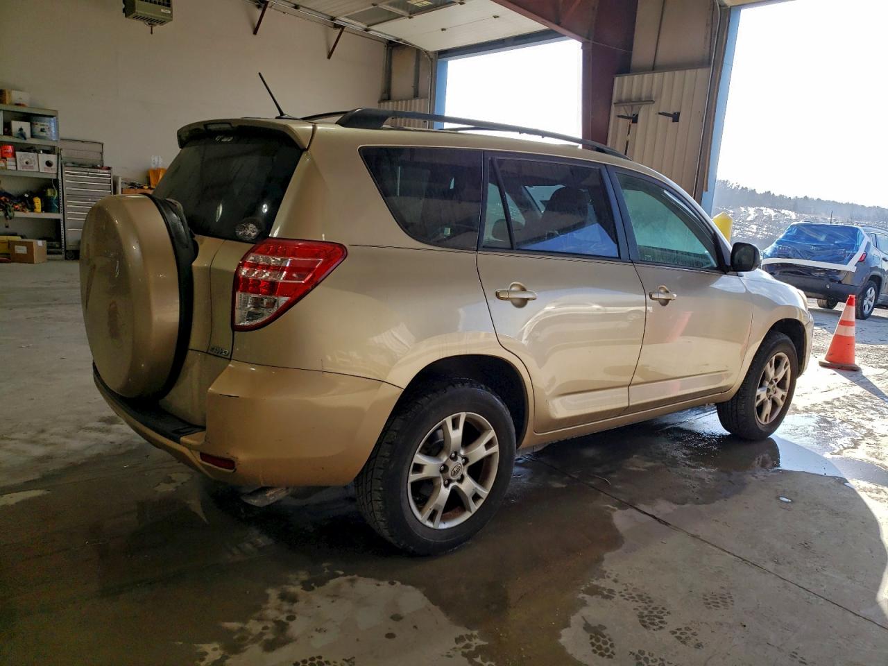 2011 TOYOTA RAV4 photo 7