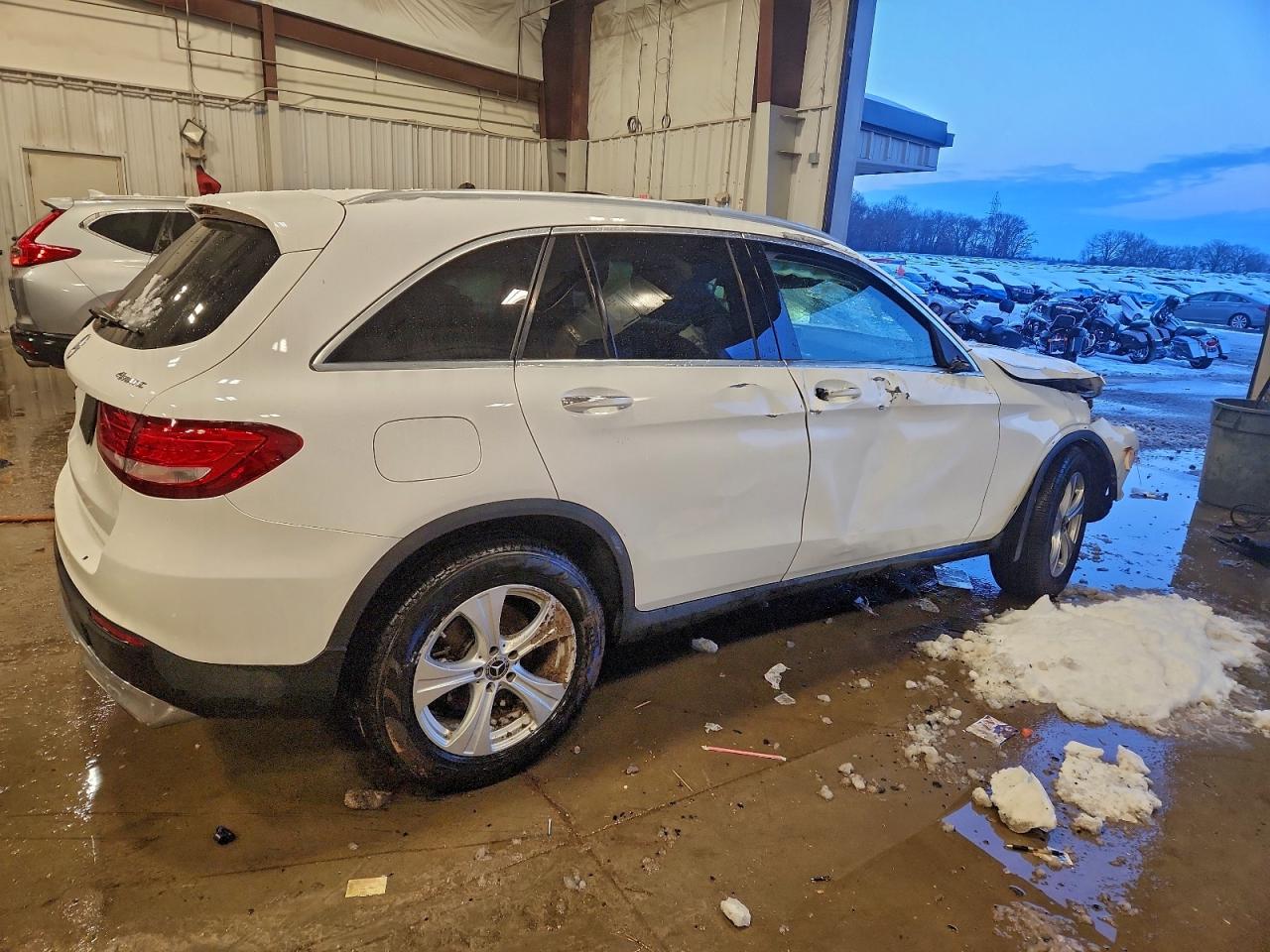 2017 MERCEDES-BENZ GLC 300 4MATIC photo 3