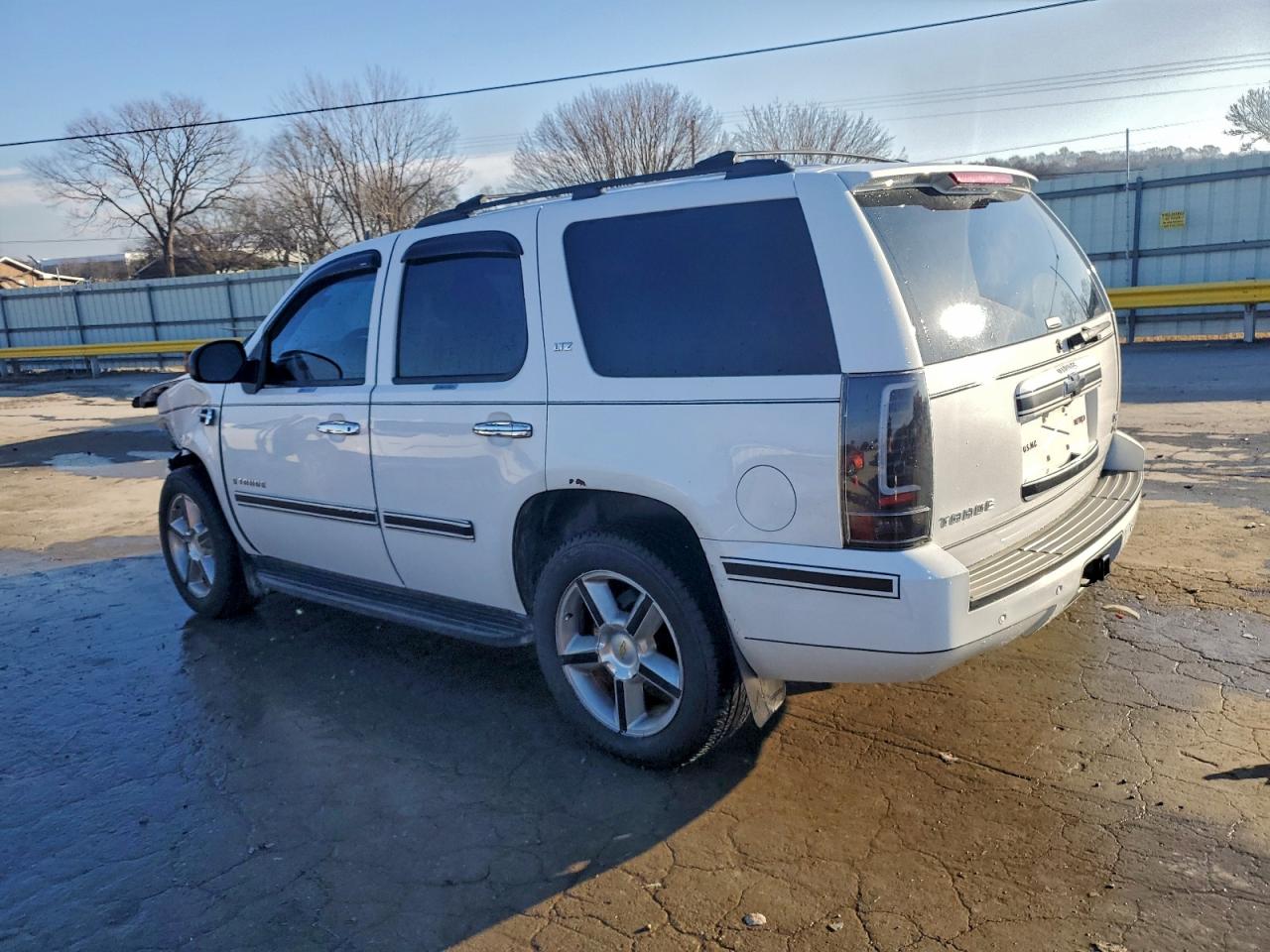 2008 CHEVROLET TAHOE C1500 photo 2